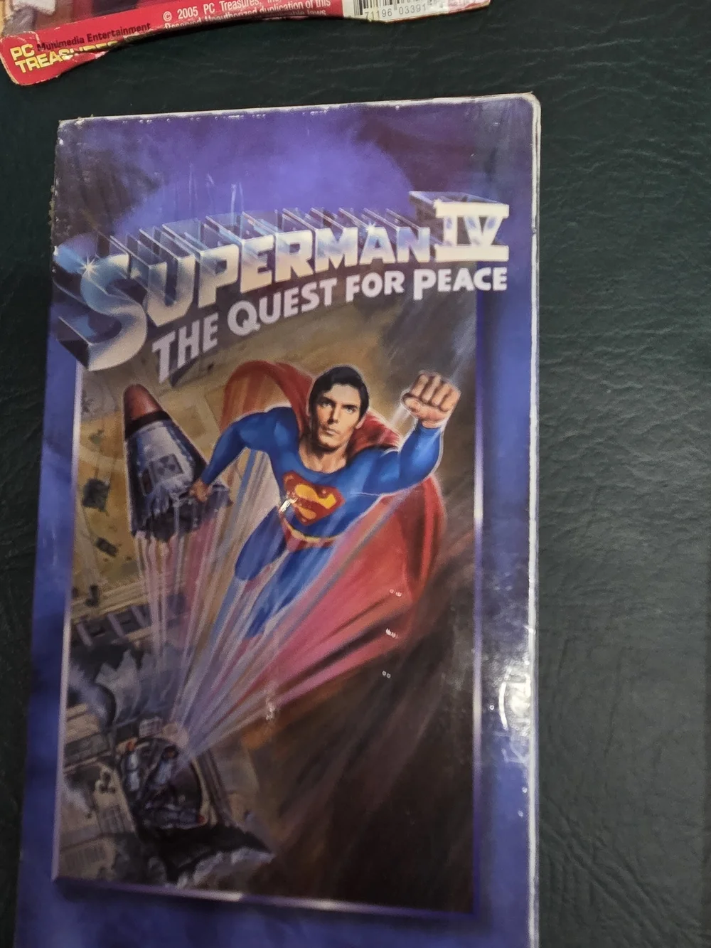 **Superman DVD/VHS Collection - Classic Superman Covers (Blue & Red)** - Picture 3 of 10